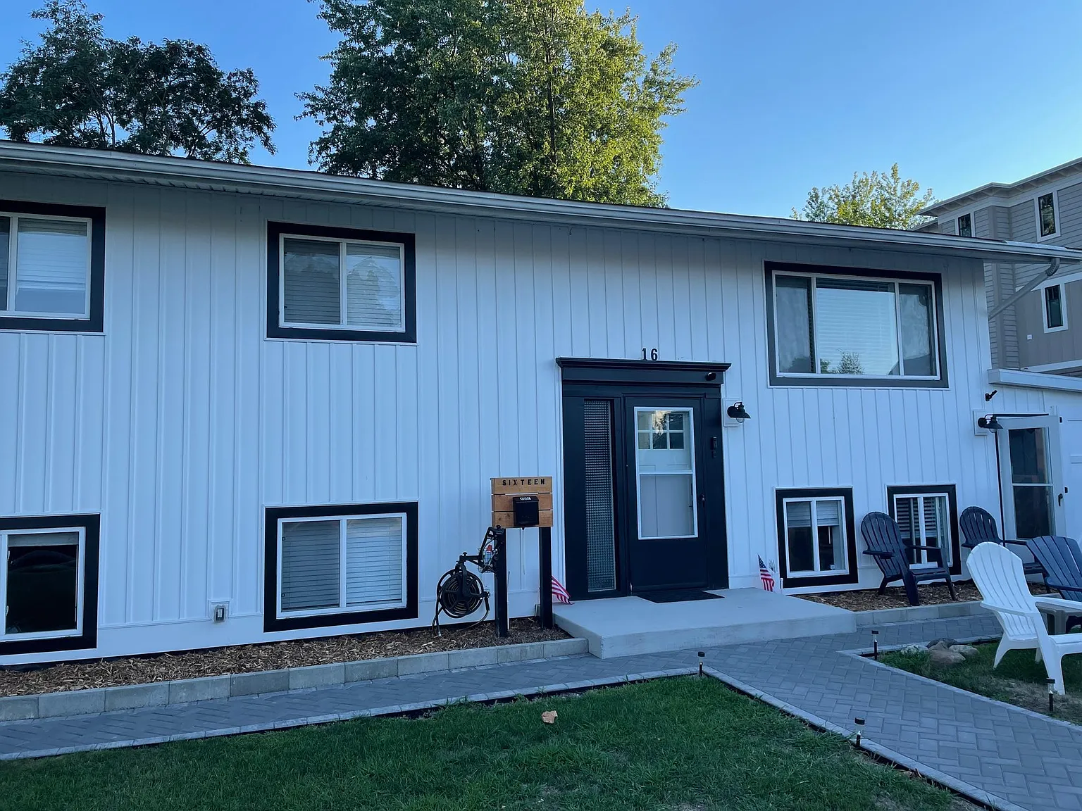 16 Clinton Ave — Photo 4