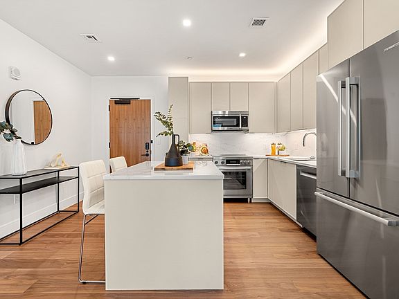 3rd image of 1515 Commonwealth Ave #515