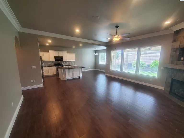 1290 N Oklahoma Pl — Photo 4