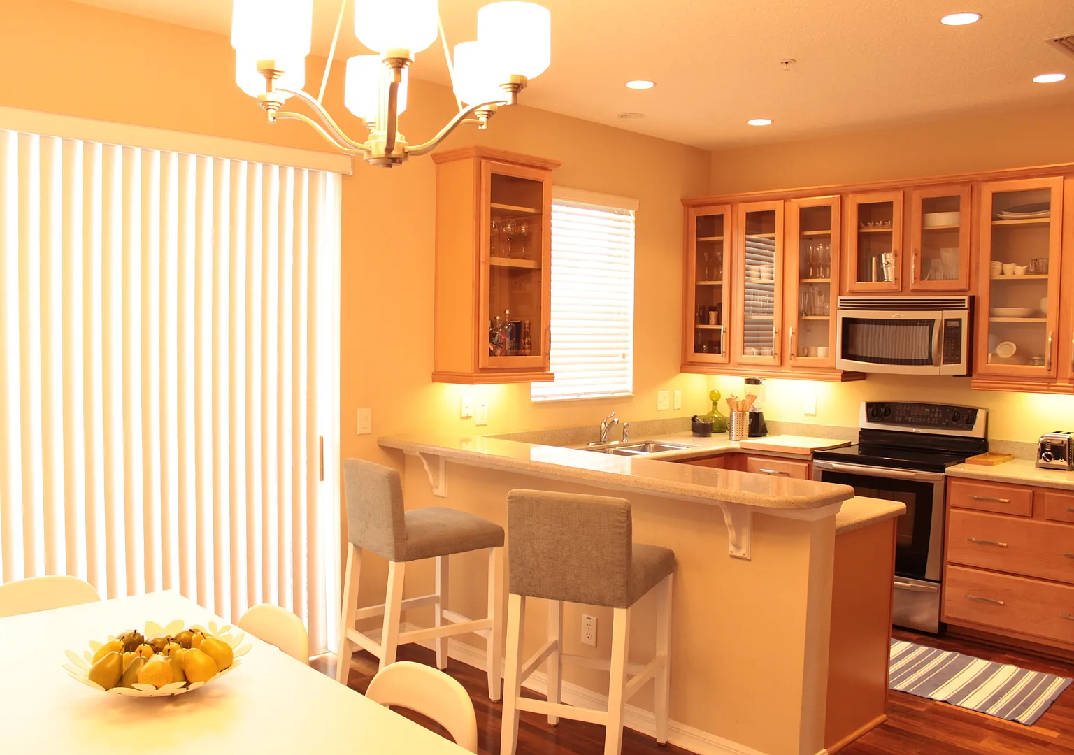 3/2.5 Townhouse with Garage and Waterview in Tuscany Place of Millenia — Photo 2