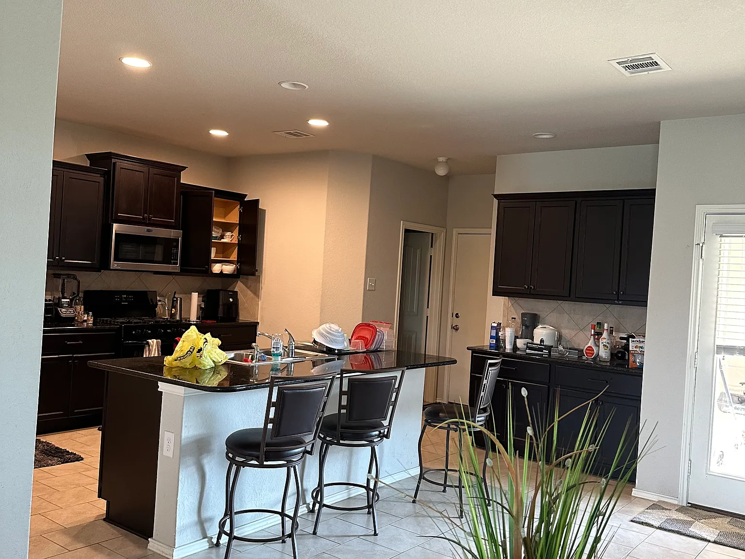 4 bed, 2067 sqft, $995 — Photo 4