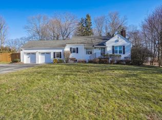 9 Stone Ave, Hopatcong, NJ 07843