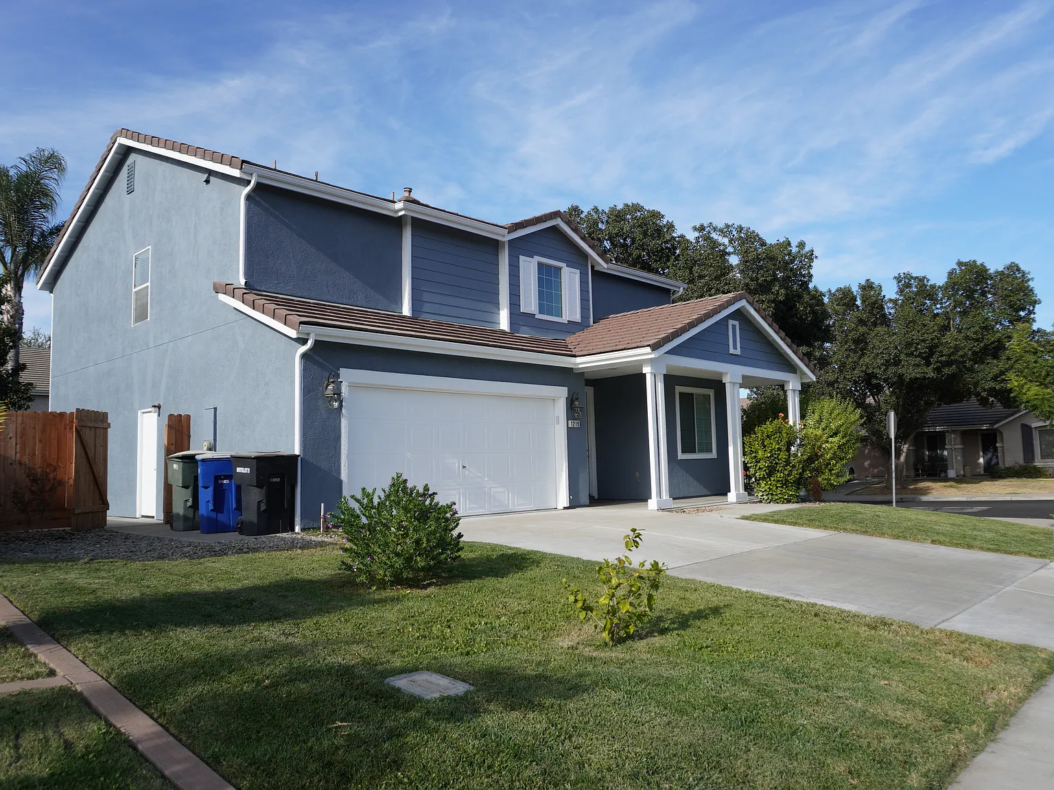 3 bed, 2.5 bath, 2239 sqft, $2,995 — Photo 2