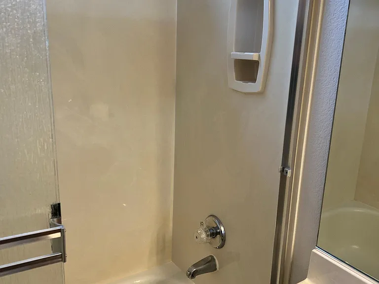 BATHROOM TUB & SHOWER