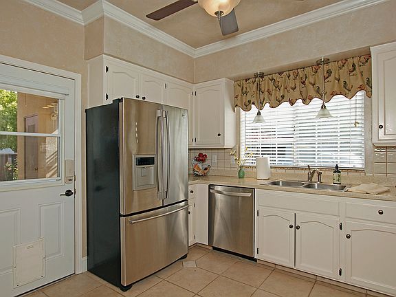 3rd image of 8153 N. Cedar Ave. ##115