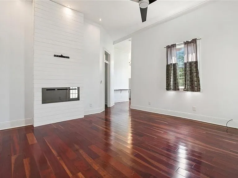1674 N Robertson St — Photo 15