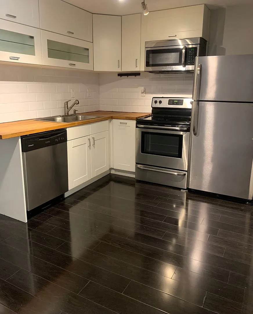 1 Bedroom 1 Bathroom in Congress Park **Move-In Special** — Photo 4