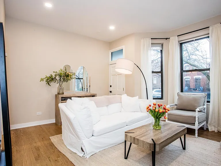 2115 W Dickens Ave #1F — Photo 4
