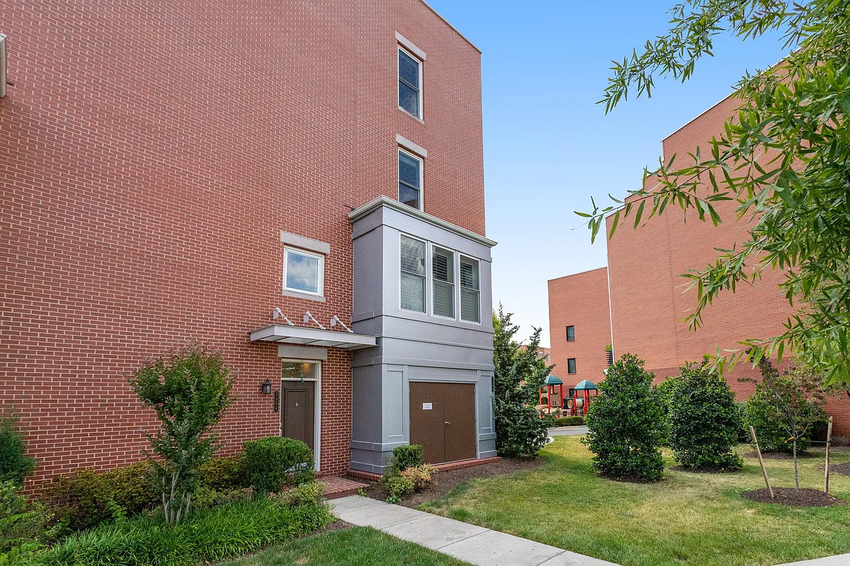 Building Photo - 1804 Potomac Ave