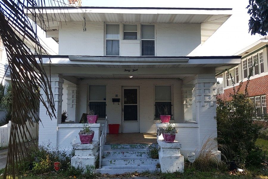 1st image of 33 W 10th St