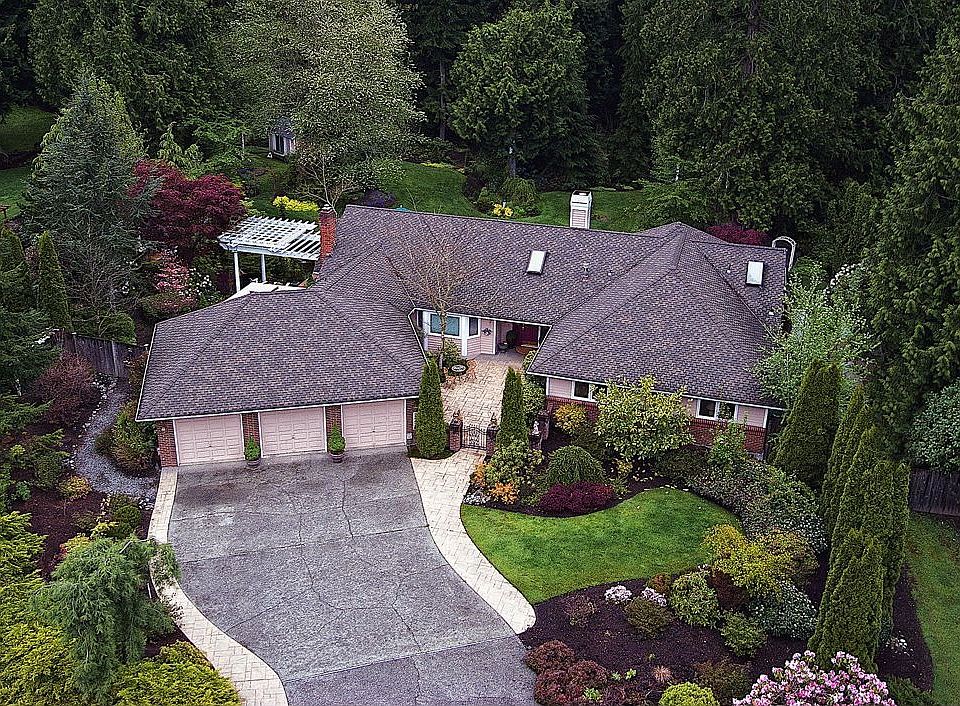 1.25 acres of elegance