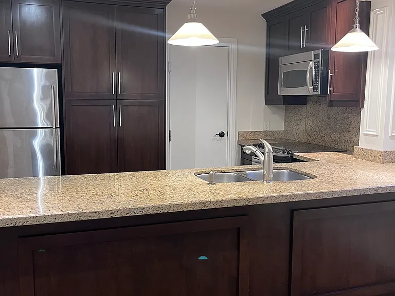 65 Burnaby Blvd — Photo 1