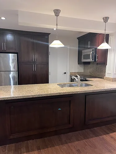 65 Burnaby Blvd Photo 1