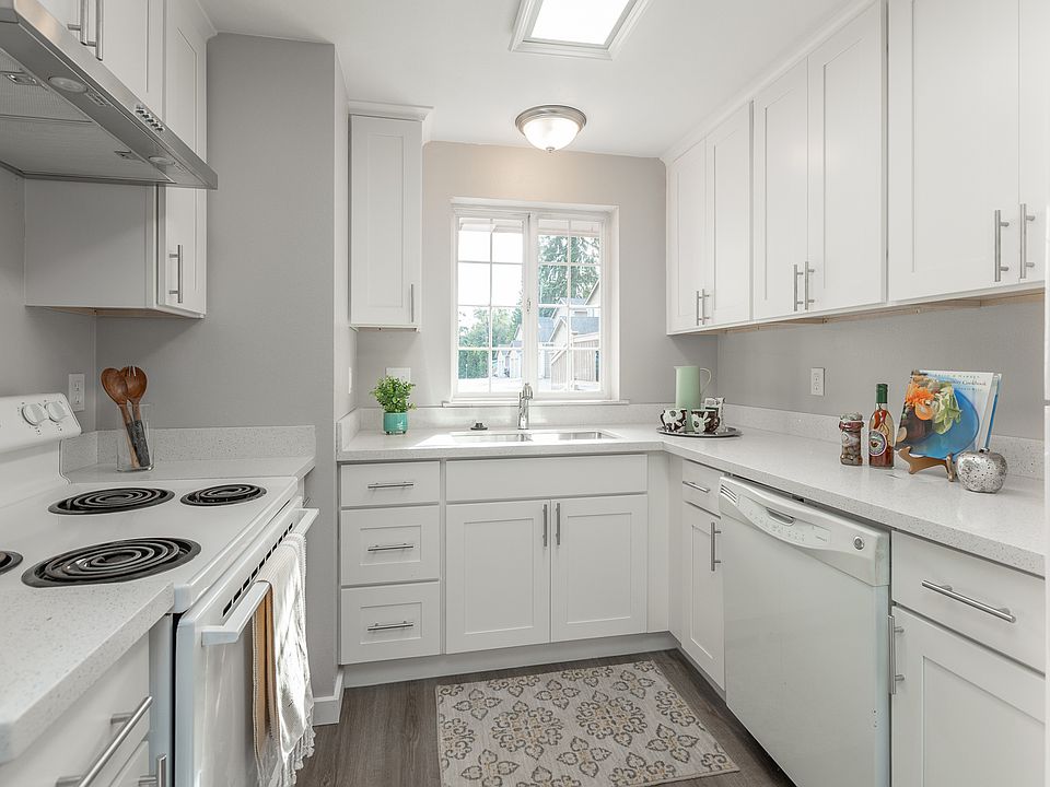1st image of 1302 9th St SE #1316