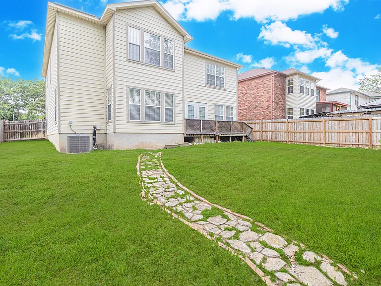 420 Ashley Park — Photo 40