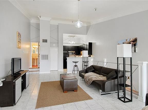 4th image of 1107 S Peters St APT 506