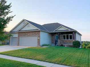 11410 Links Dr, Lincoln, NE 68526