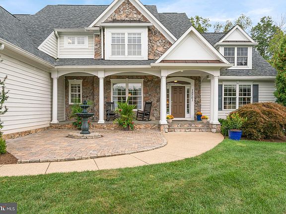 3rd image of 15701 Berkeley Dr