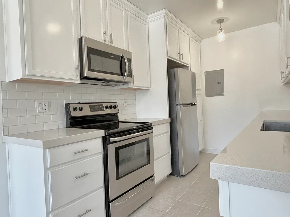 1849 S Bentley Ave #303