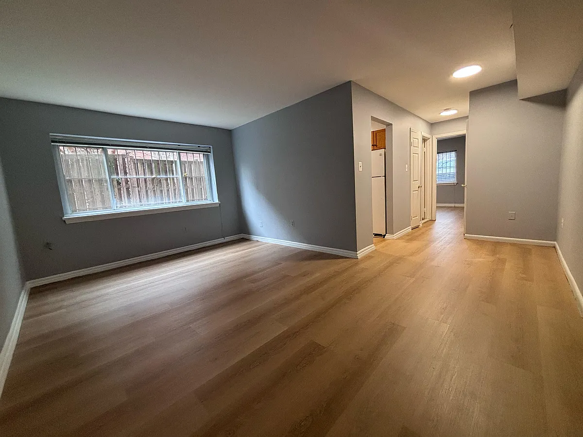 Building Photo - 4936 Nash St NE #3