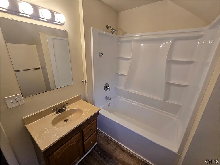 112 Helen St — Photo 14