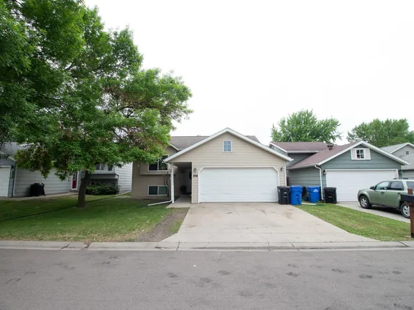 1938 53rd Ave S, Fargo, ND 58104
