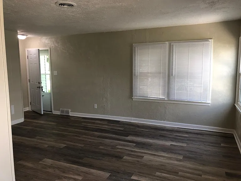 146 Valentine Dr — Photo 5