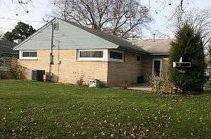 2nd image of 104 Dee Rd