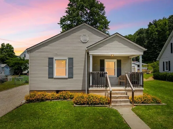 118 Peck St, Pembroke, VA 24136