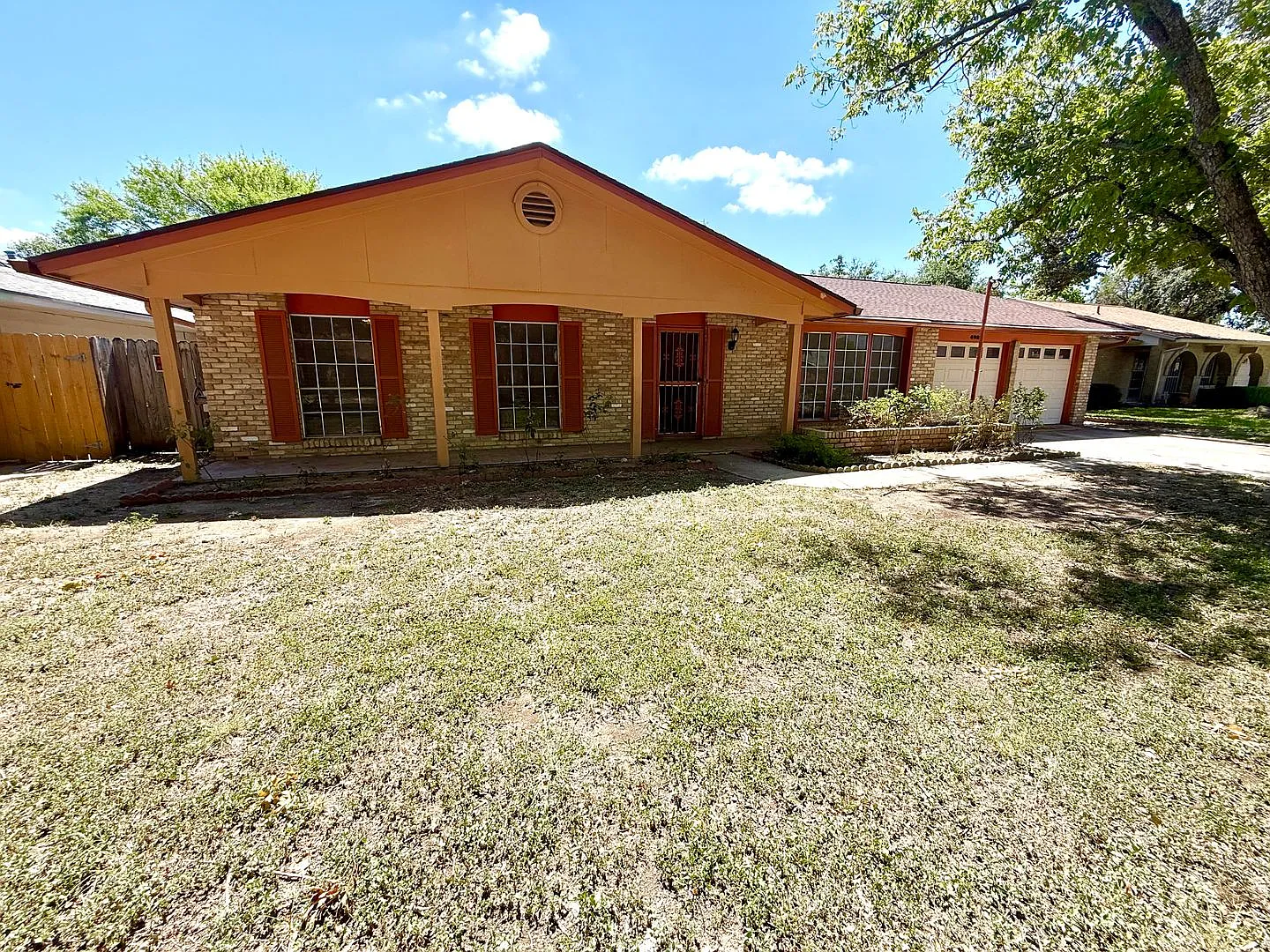 *Move In Special* 4 Bedroom / 2 Bath Home W/ Two Car Garage! — Photo 1
