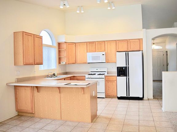 3rd image of 3650 W Bellewood Pl