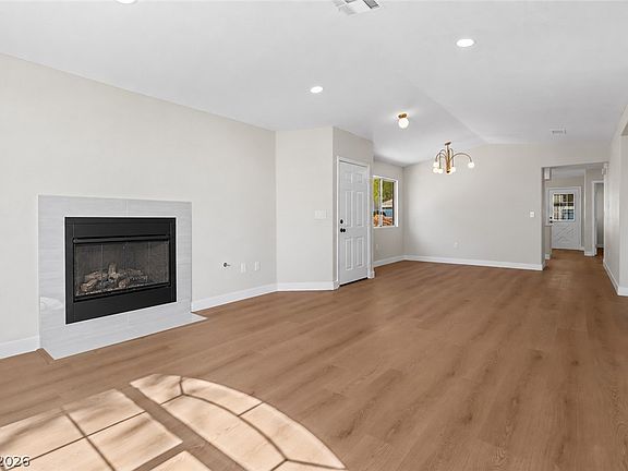 4th image of 2207 Camel Mesa Dr