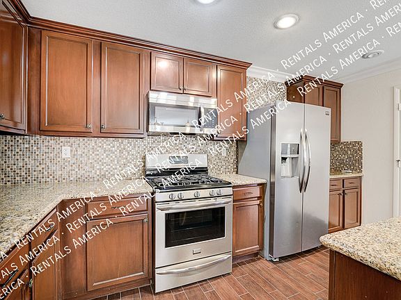 5th image of 10732 Mystic Shore Ave