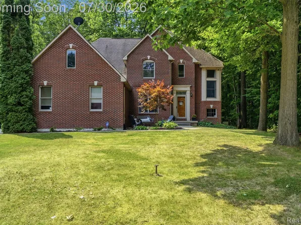 9293 Oakview Dr, Swartz Creek, MI 48473