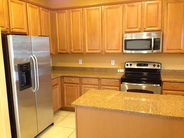 4 bed, 2.5 bath, 2496 sqft, $2,950 — Photo 3