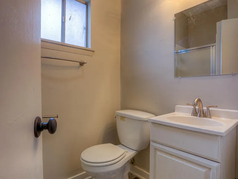 342 N Claybrook St — Photo 15