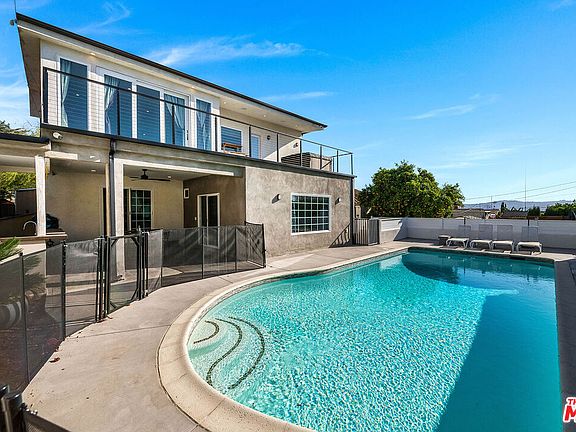 2nd image of 523 E Fairmount Rd