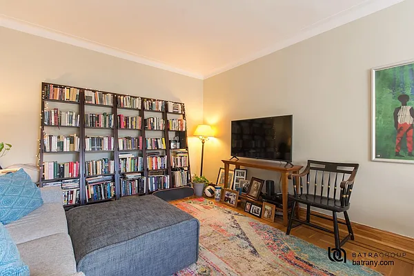 Sold by Batra Group Inc | media 12