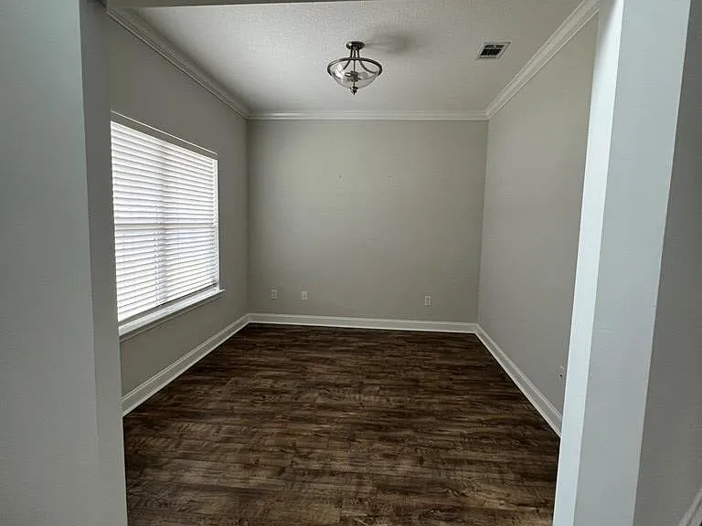 423 Fairview Cir — Photo 3
