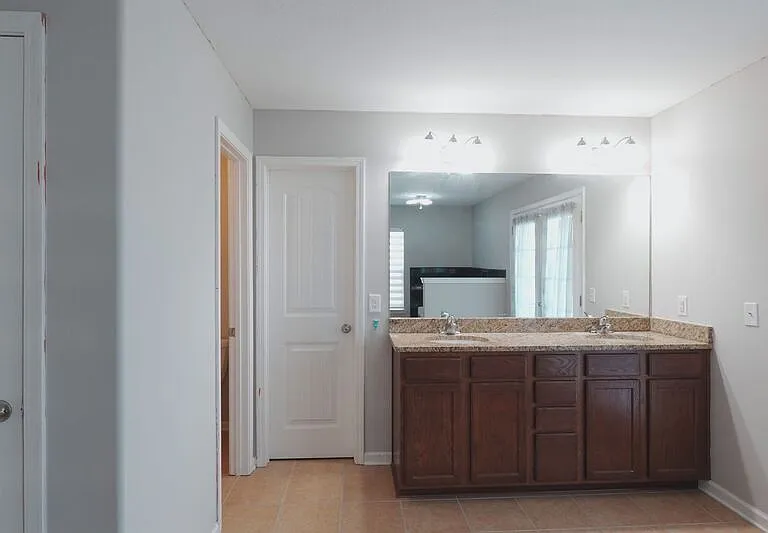 25 Litchfield Dr — Photo 32