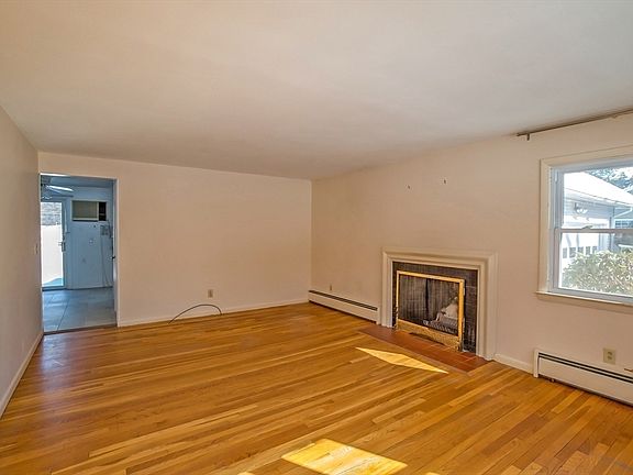 4th image of 208 Birch Rd