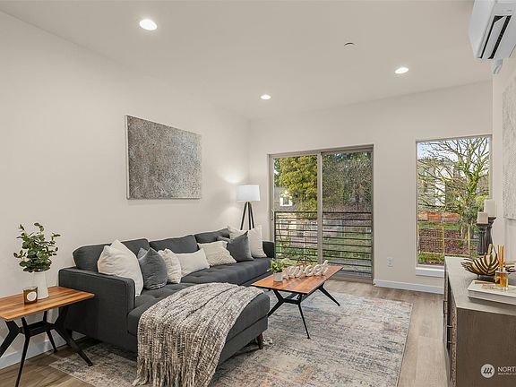 5th image of 825 B NE 70th Street