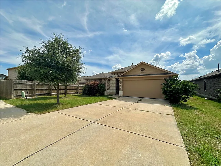 10708 Seguin St — Photo 19