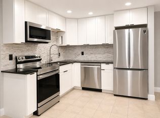 39 Randolph Dr, Tewksbury, MA 01876