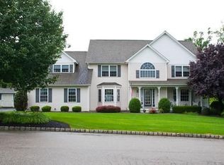 102 Filomina Dr, Cornwall, NY 12518