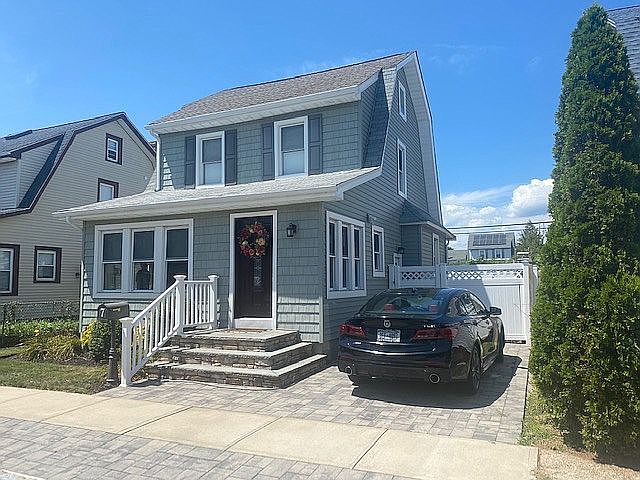 1st image of 7 Evergreen Dr