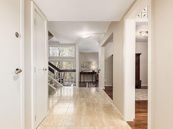 4th image of 140 Glen Cir