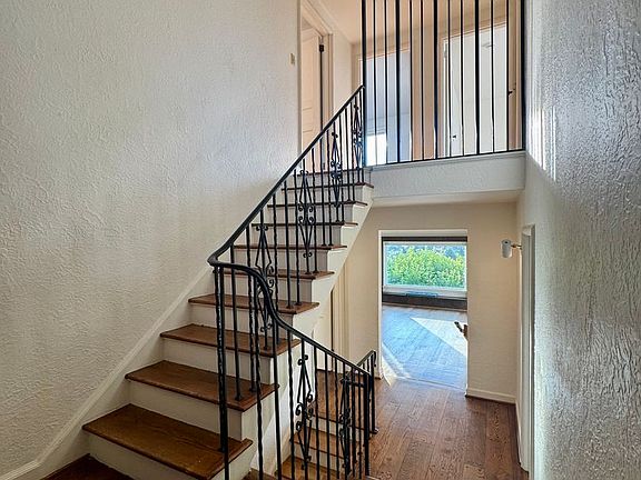 3rd image of 4925 Stanford Ave NE