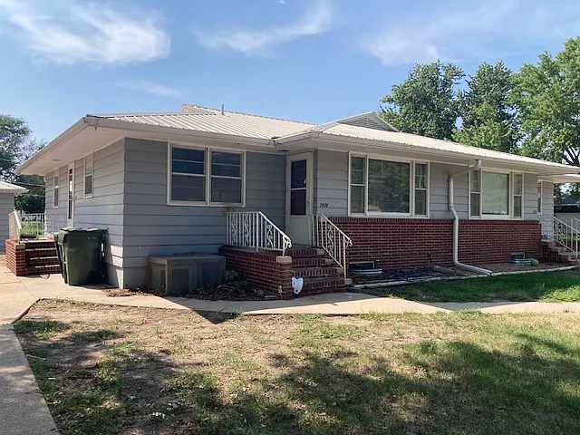 2920 Avenue K — Photo 1