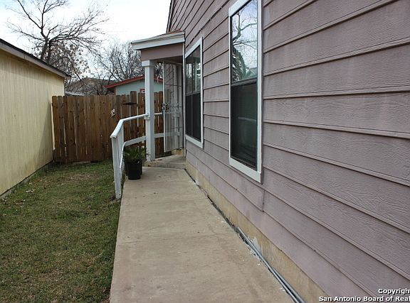 2nd image of 10070 Birch Field Dr